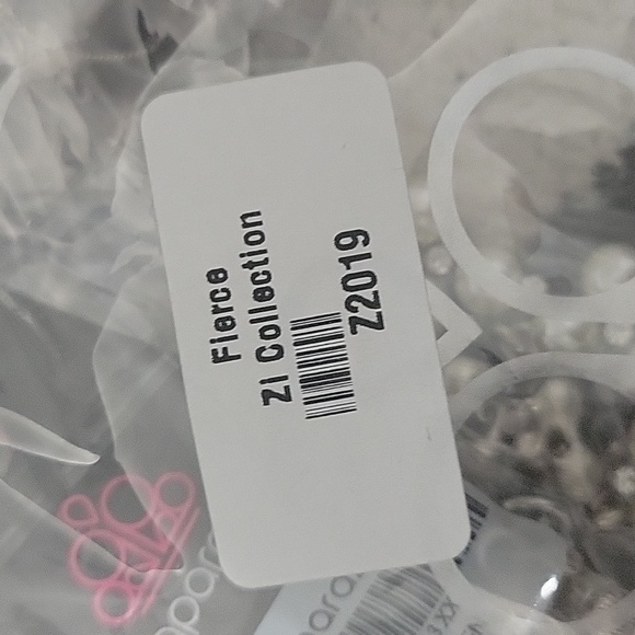 Paparazzi Zi Collection necklace and earrings set - Picture 2 of 2